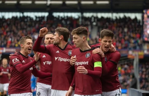 加拉塔萨雷欧冠征途：逆袭与挑战交织的传奇之旅